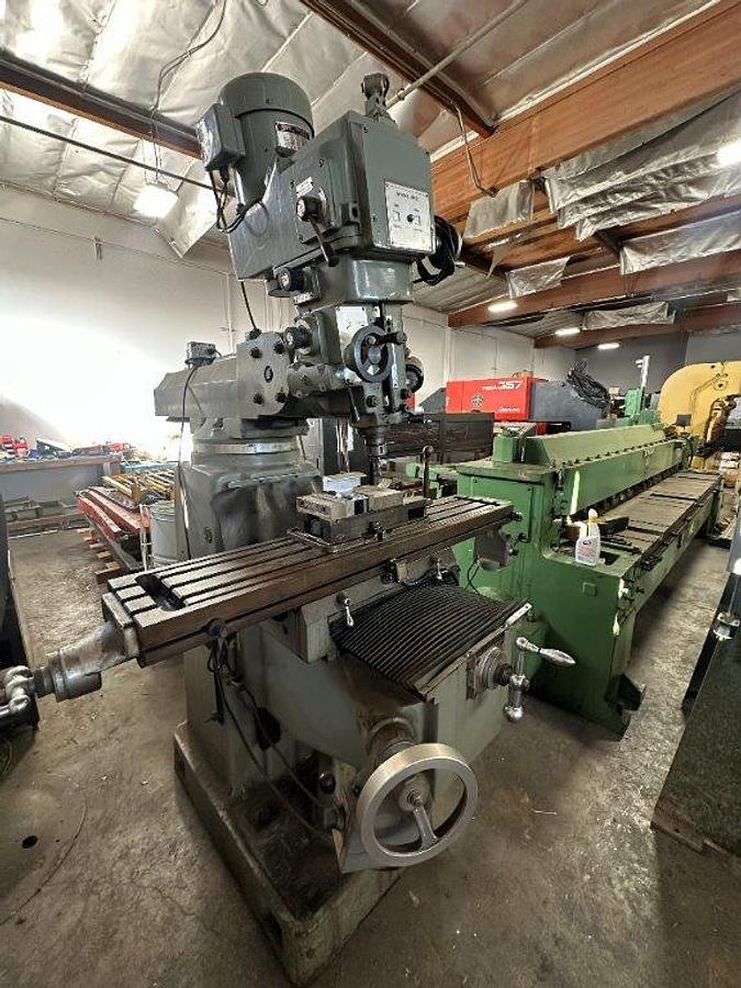 Used Taiwanese Vertical Milling Machine