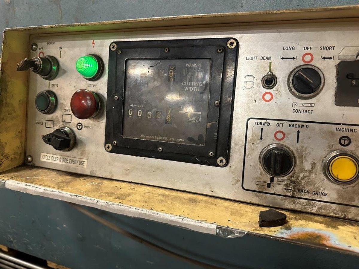 Used 1980 - 1/4" x 10' Amada M-3060 Mechanical Shear