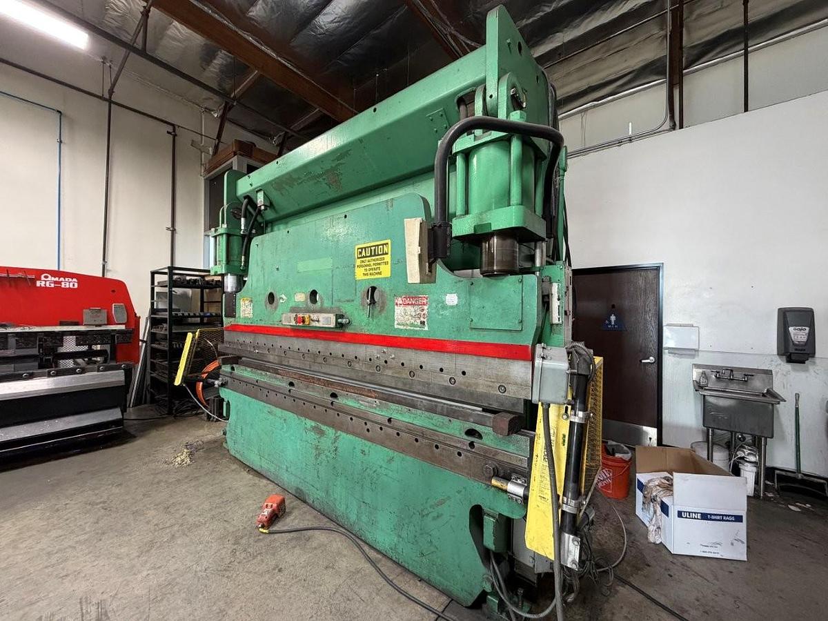 Used 230 Ton x 12' Cincinnati 230CB10 CNC Hydraulic Press Brake