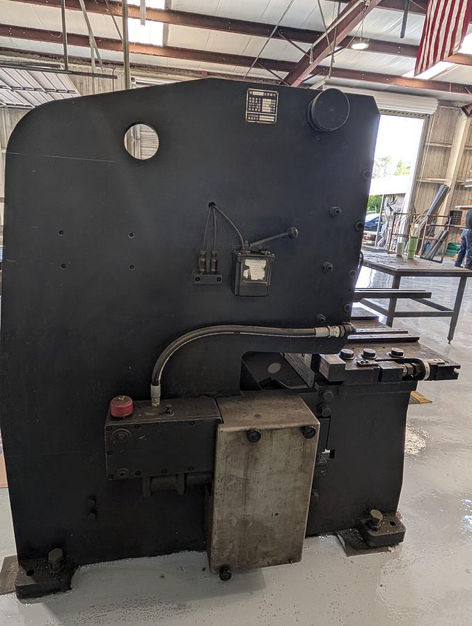 Used 1987 - 1/4" x 10' Amada M-3060 Mechanical Shear