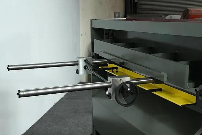 Used (NEW) 12 GA. x 4' GMC EPS-0412M Mechanical Shear