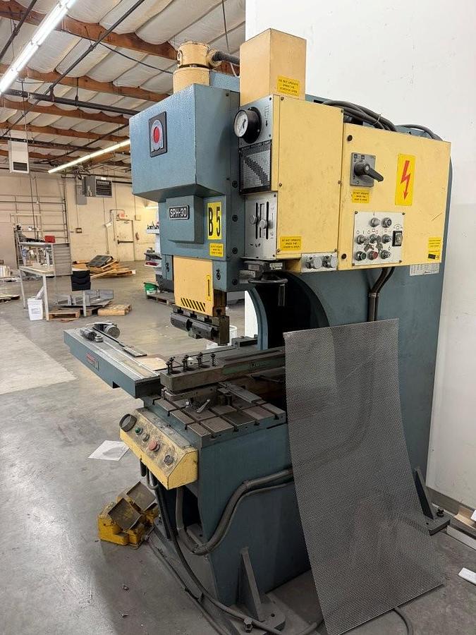 Used 1985 - 33 Ton Amada SPH-30 Hydraulic Single Station Punch