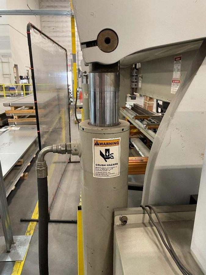 Used 2000 - 175 Ton x 14" Accurpress 717514 CNC Press Brake
