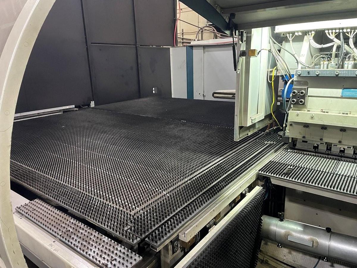 Used 2012 - 22 Ton/2000 Watt Salvagnini SL4 Punch/Laser Combo Machine