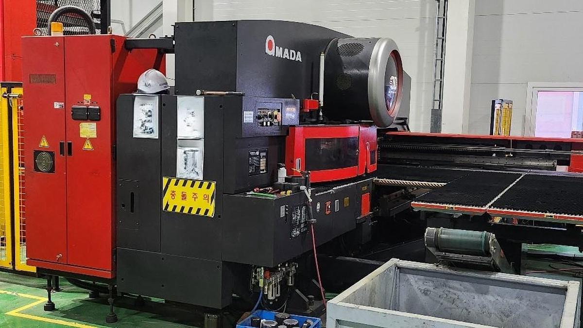 Used 2005 - 22 Ton Amada EM-2510NT CNC Turret Punch w/ASR48M& 7-Shelf Loader