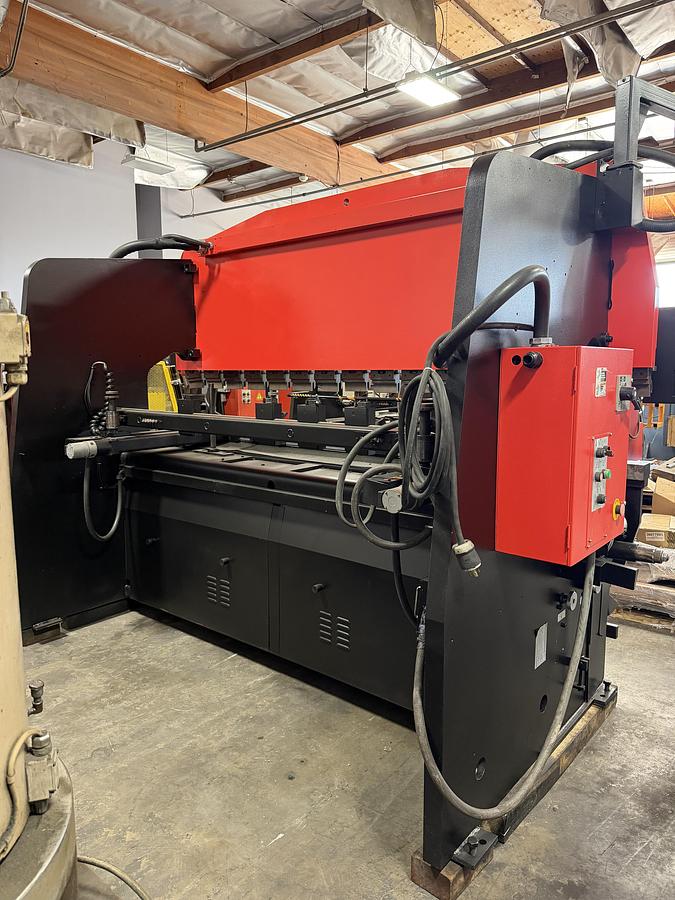 Used 2001 - 110 Ton Amada RG-100 CNC Press Brake