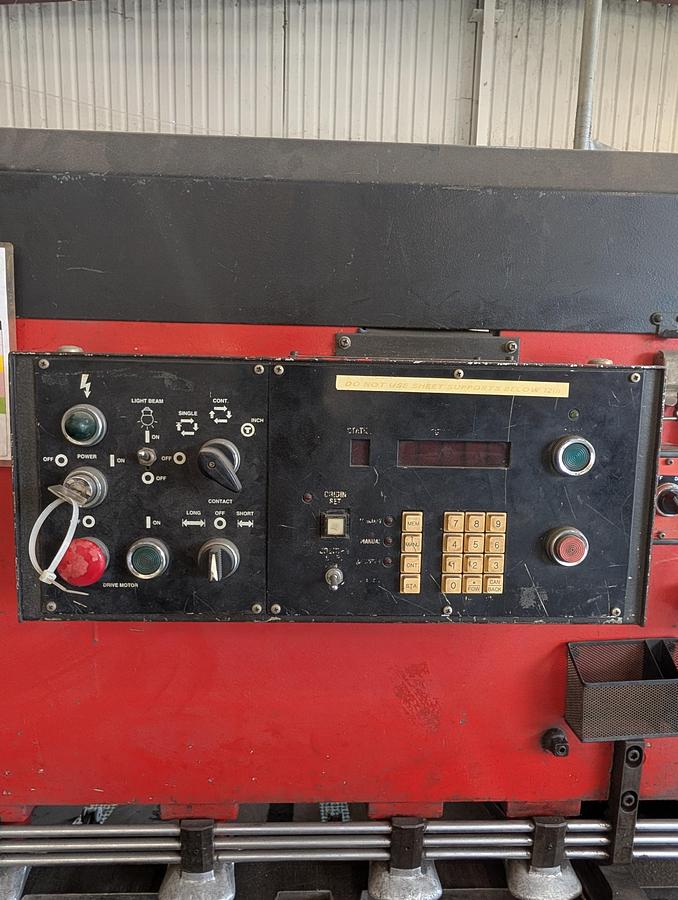 Used 1987 - 1/4" x 10' Amada M-3060 Mechanical Shear