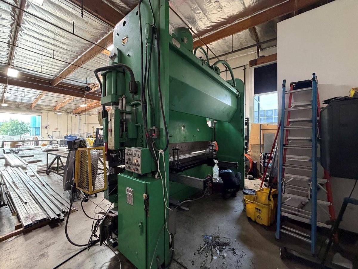 Used 230 Ton x 12' Cincinnati 230CB10 CNC Hydraulic Press Brake