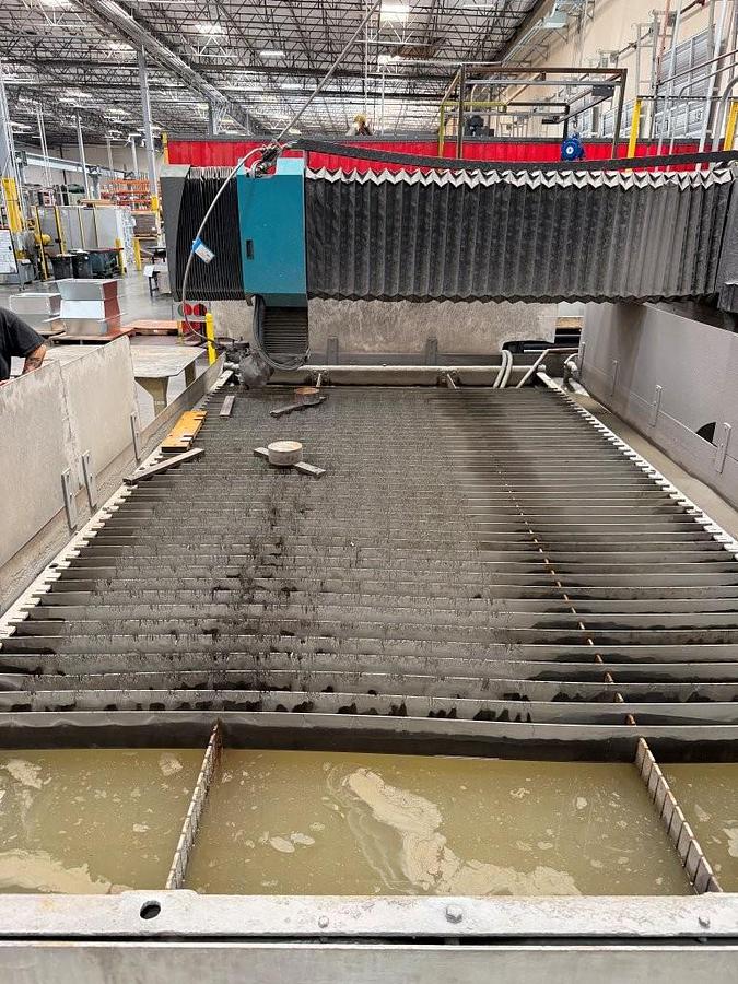 Used 2014 - 6.6' x 13' Flow Mach 4020B CNC Waterjet Cutting System