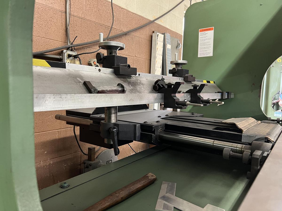 Used 1996 - 35 Ton x 6' Adira AHA-03220 CNC Hydraulic Press Brake