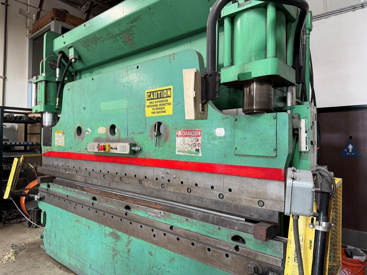 Used 230 Ton x 12' Cincinnati 230CB10 CNC Hydraulic Press Brake