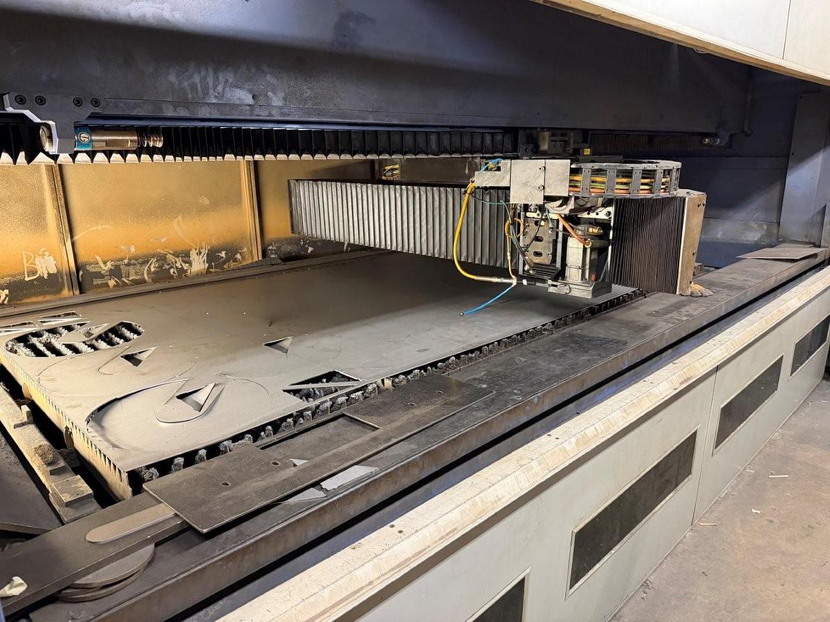 Used 2014 - 4000 Watt HK PL3015 CNC Fiber Laser Cutting System