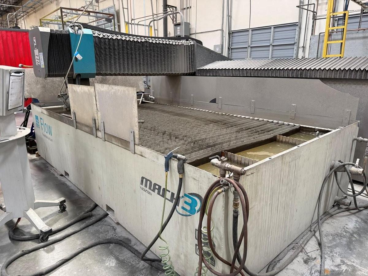 Used 2014 - 6.6' x 13' Flow Mach 4020B CNC Waterjet Cutting System