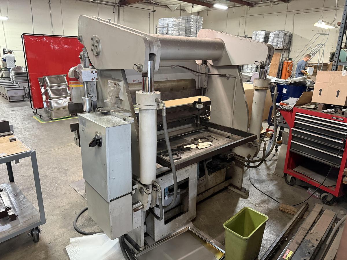Used 1989 - 60 Ton x 6' Accurpress 7606 Hydraulic Press Brake
