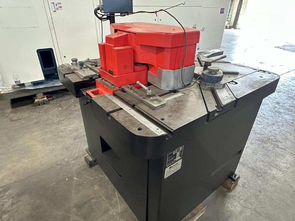 Used 1998 - Amada CSHW-220 1/4" Hydraulic Coper/Notcher