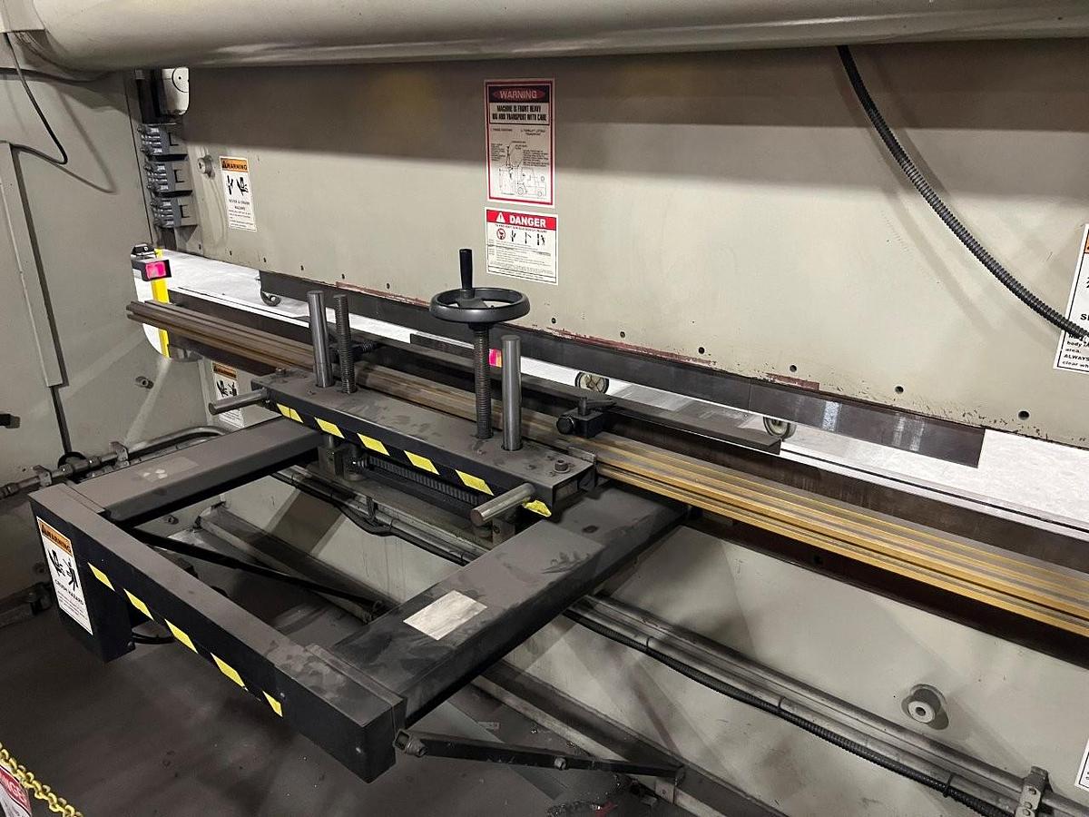 Used 2002 - 175 Ton x 12' Accurpress 717512 CNC Press Brake