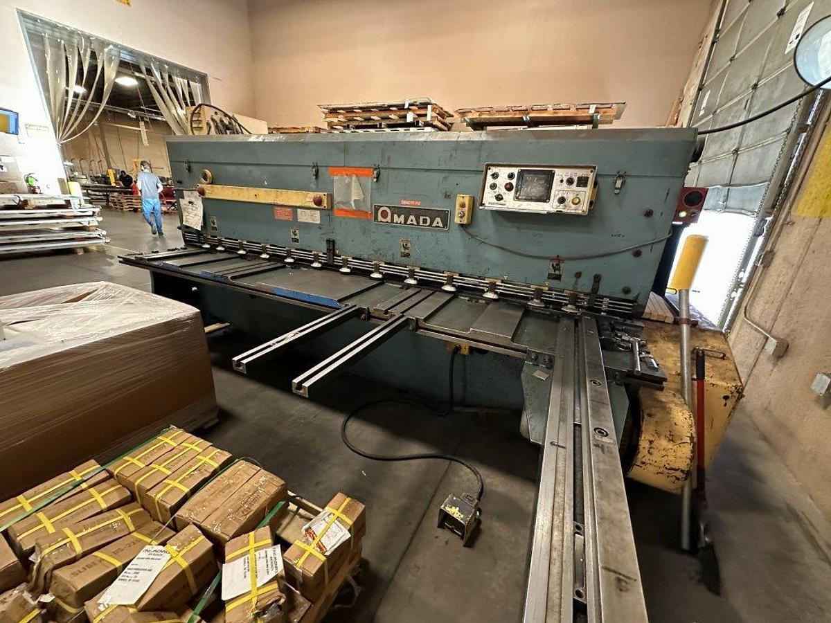 Used 1980 - 1/4" x 10' Amada M-3060 Mechanical Shear