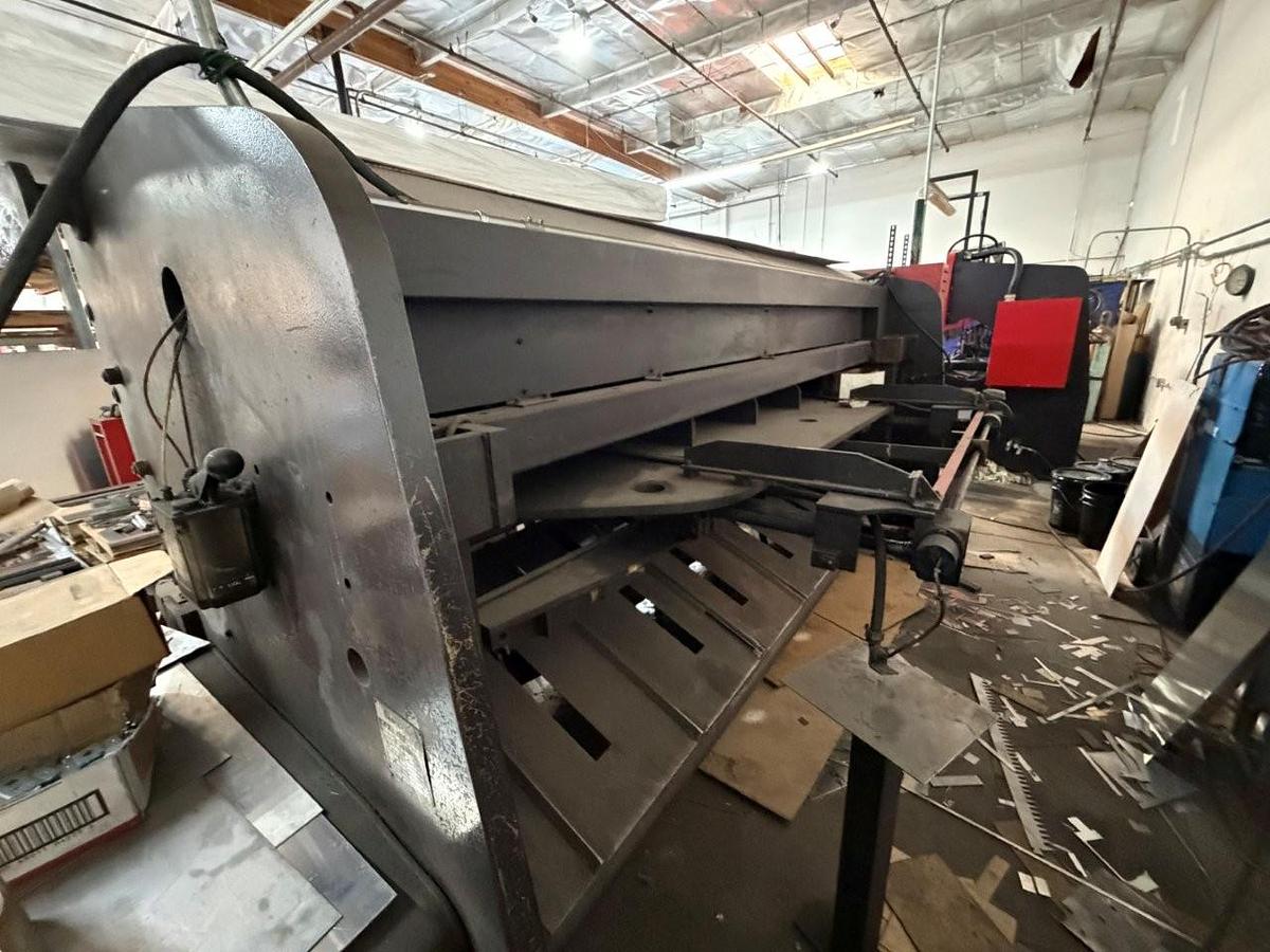 Used 1/4" x 10' Amada M-3060 Mechanical Shear