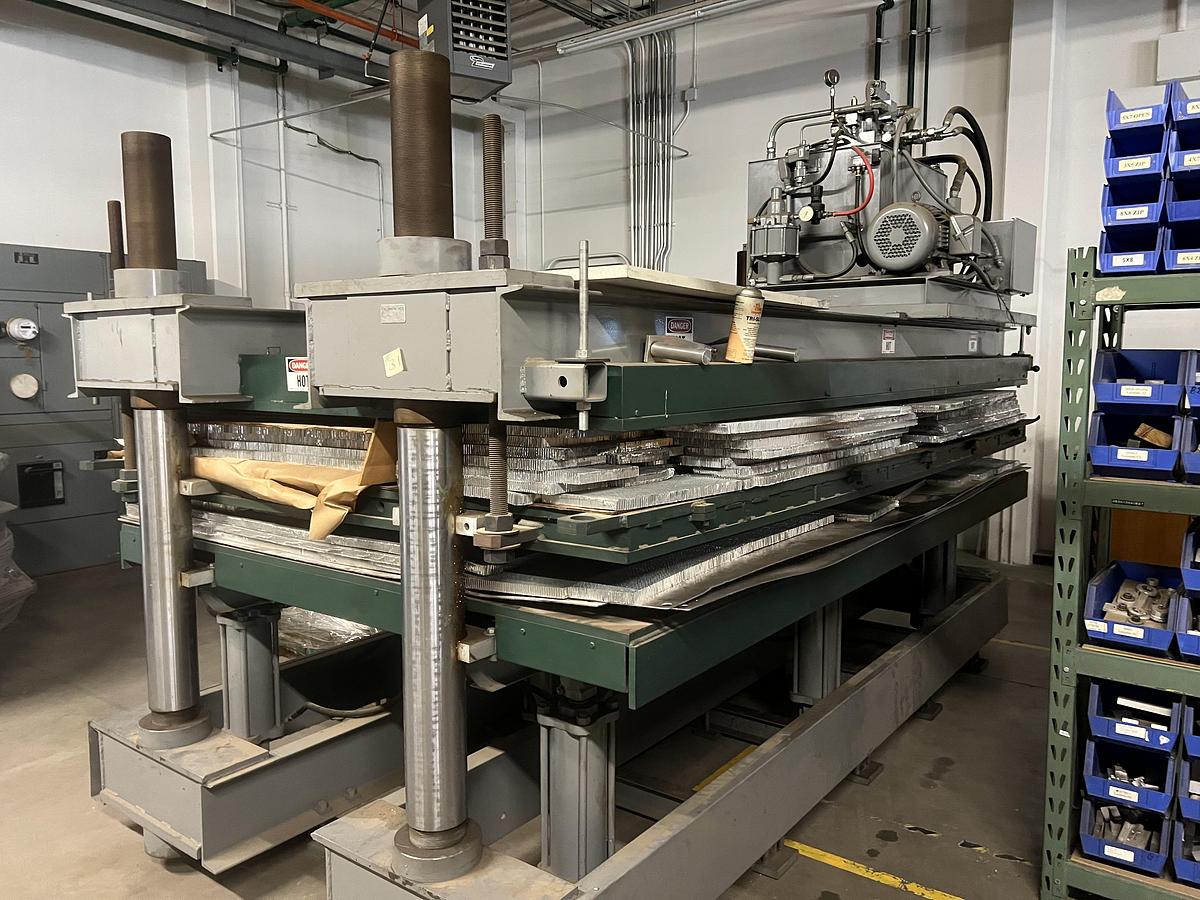 Used 2009 - 130 Ton RTW Laminating Press
