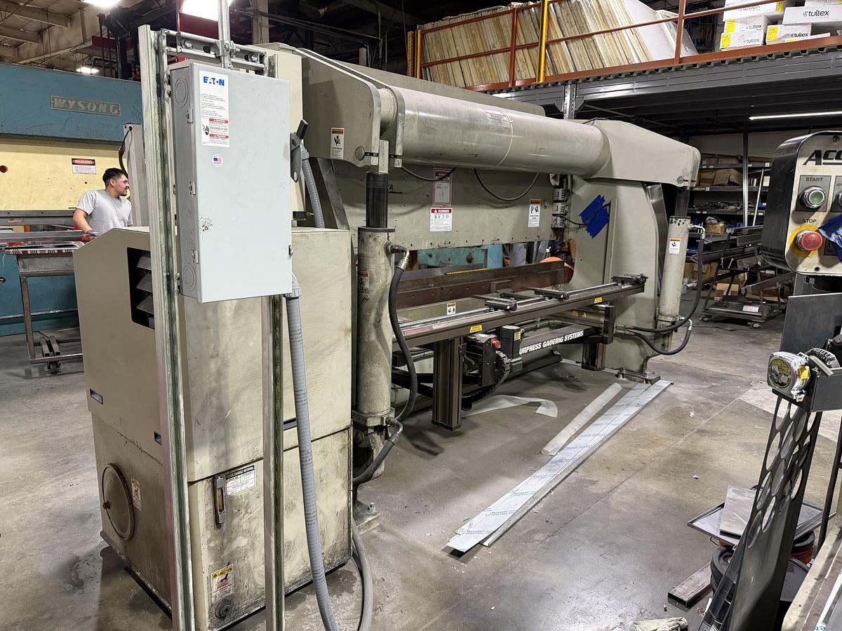 Used 2002 - 175 Ton x 12' Accurpress 717512 CNC Press Brake