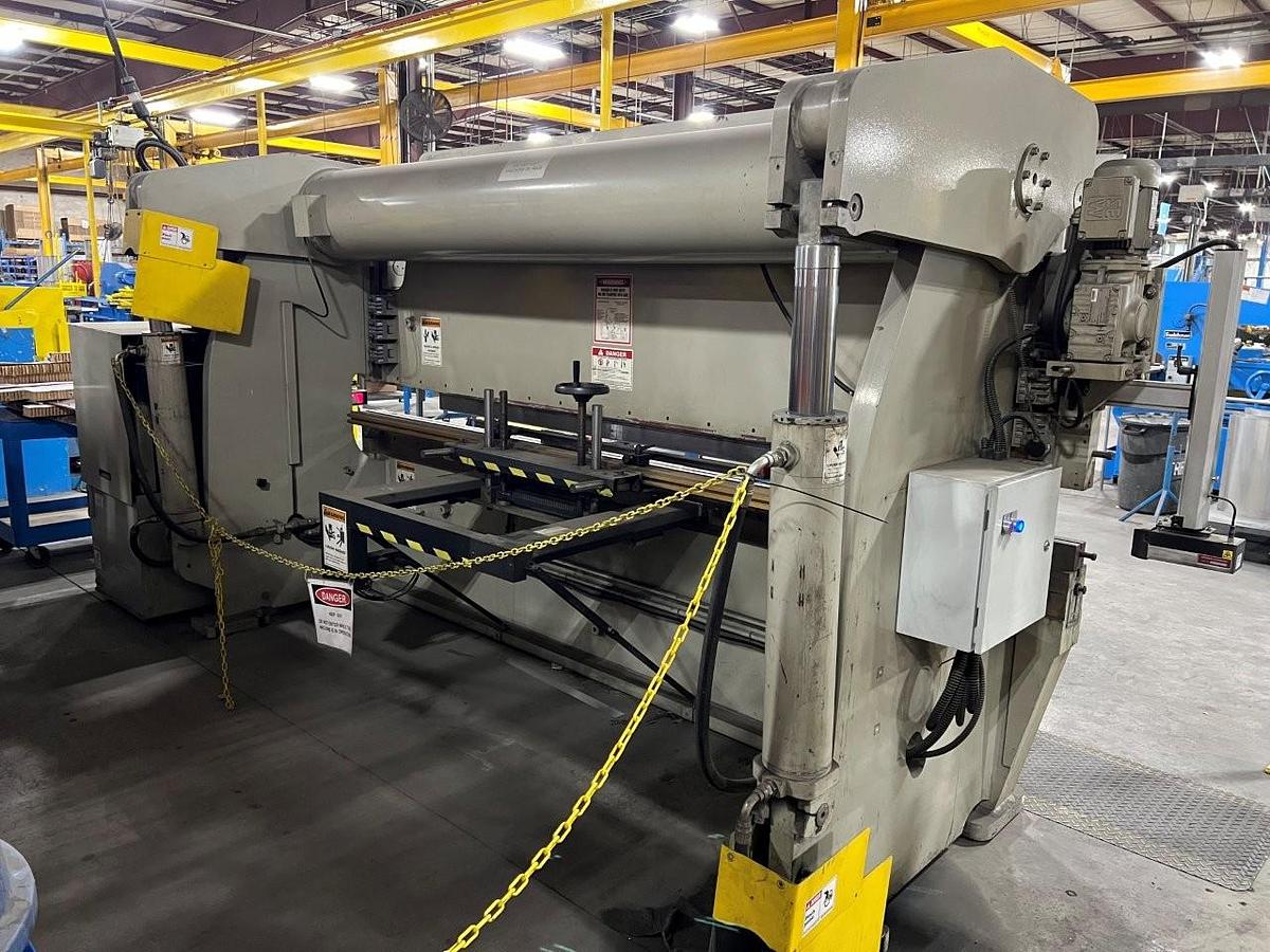 Used 2002 - 175 Ton x 12' Accurpress 717512 CNC Press Brake