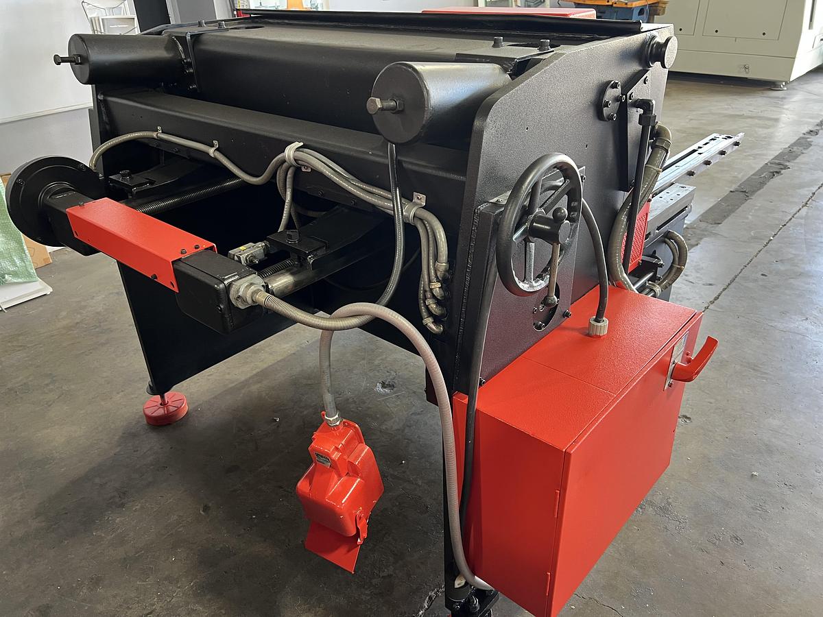 Used 1980 - 11 ga. x 4' Amada S-1232 Mechanical Shear