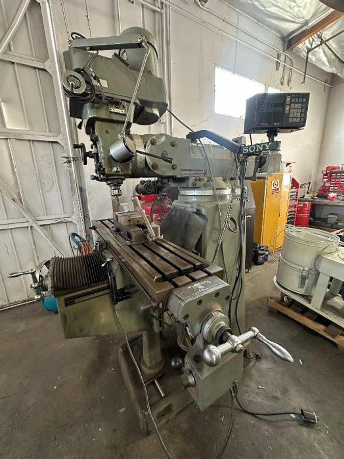 Used Taiwanese Vertical Milling Machine