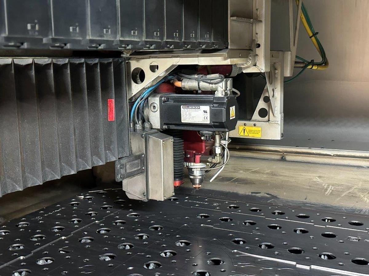 Used 2015 - 3000 Watt Salvagnini L3 Fiber Laser w/Automation