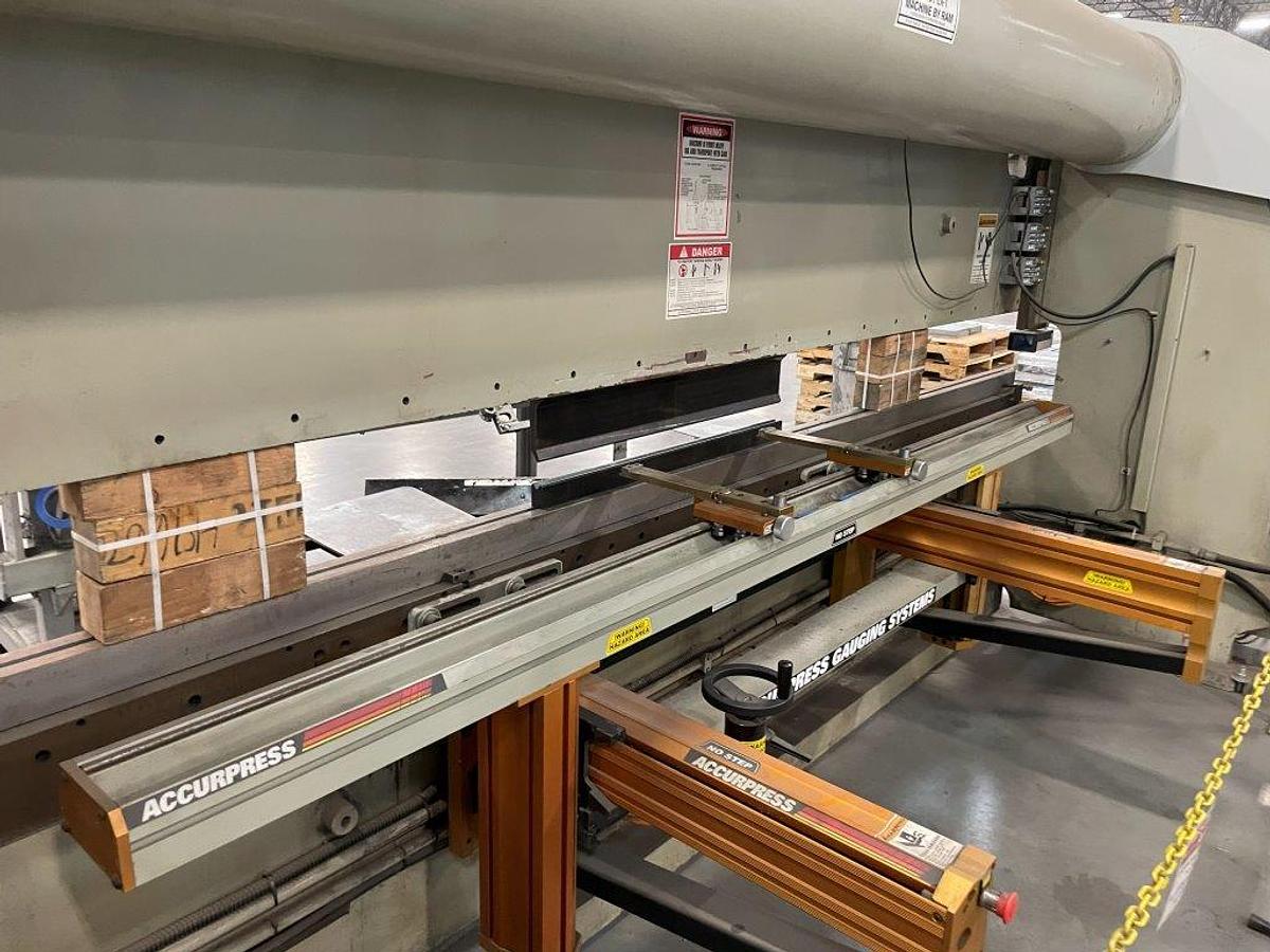 Used 2000 - 175 Ton x 14" Accurpress 717514 CNC Press Brake