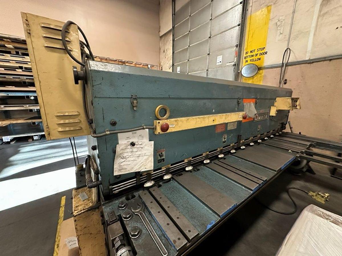 Used 1980 - 1/4" x 10' Amada M-3060 Mechanical Shear