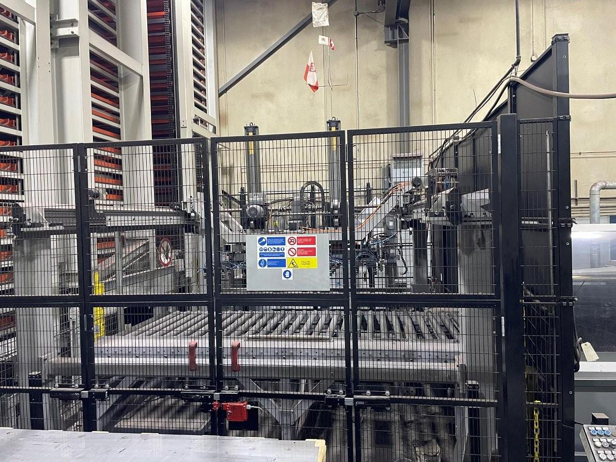 Used 2012 - 22 Ton/2000 Watt Salvagnini SL4 Punch/Laser Combo Machine