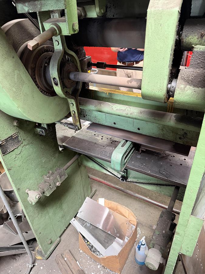 Used 25 Ton x 4' Verson Mechanical Press Brake