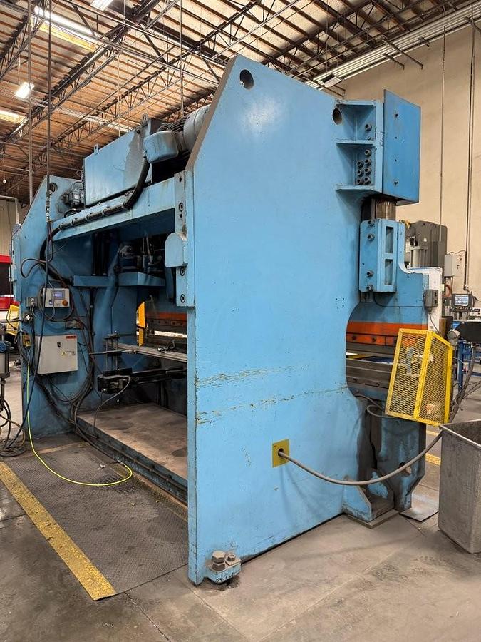 Used 1985 - 330 Ton x 13' Komatsu PHS300x400 CNC Hydraulic Press Brake