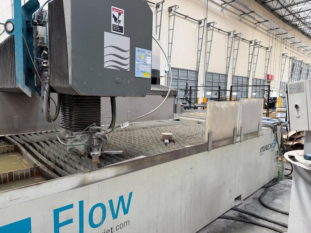 Used 2014 - 6.6' x 13' Flow Mach 4020B CNC Waterjet Cutting System