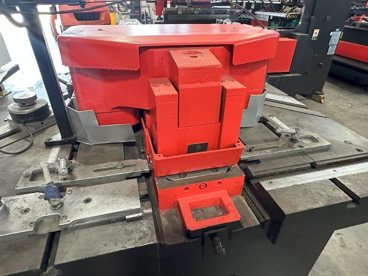 Used 1998 - Amada CSHW-220 1/4" Hydraulic Coper/Notcher