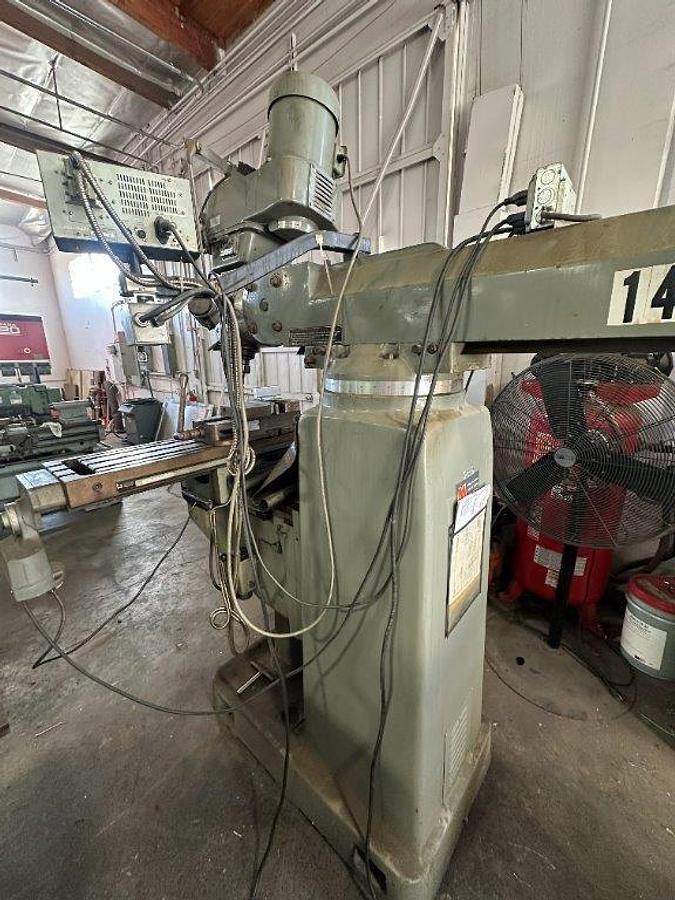 Used Taiwanese Vertical Milling Machine