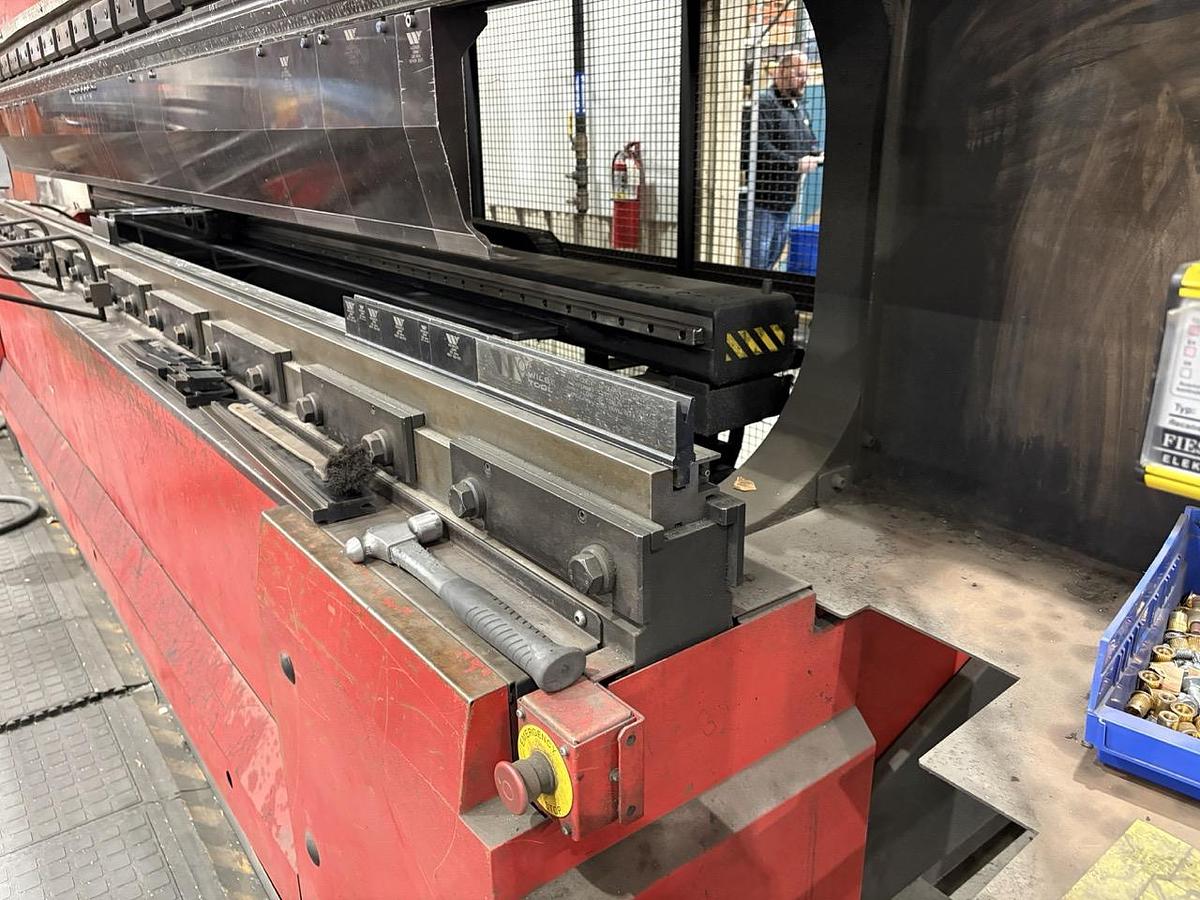 Used 2010 - 242 Ton Amada HDS-2204NT Hybrid Press Brake