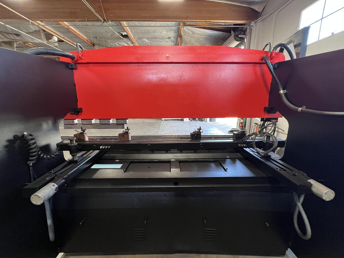 Used 1985 - 138 Ton Amada RG-125 CNC Press Brake