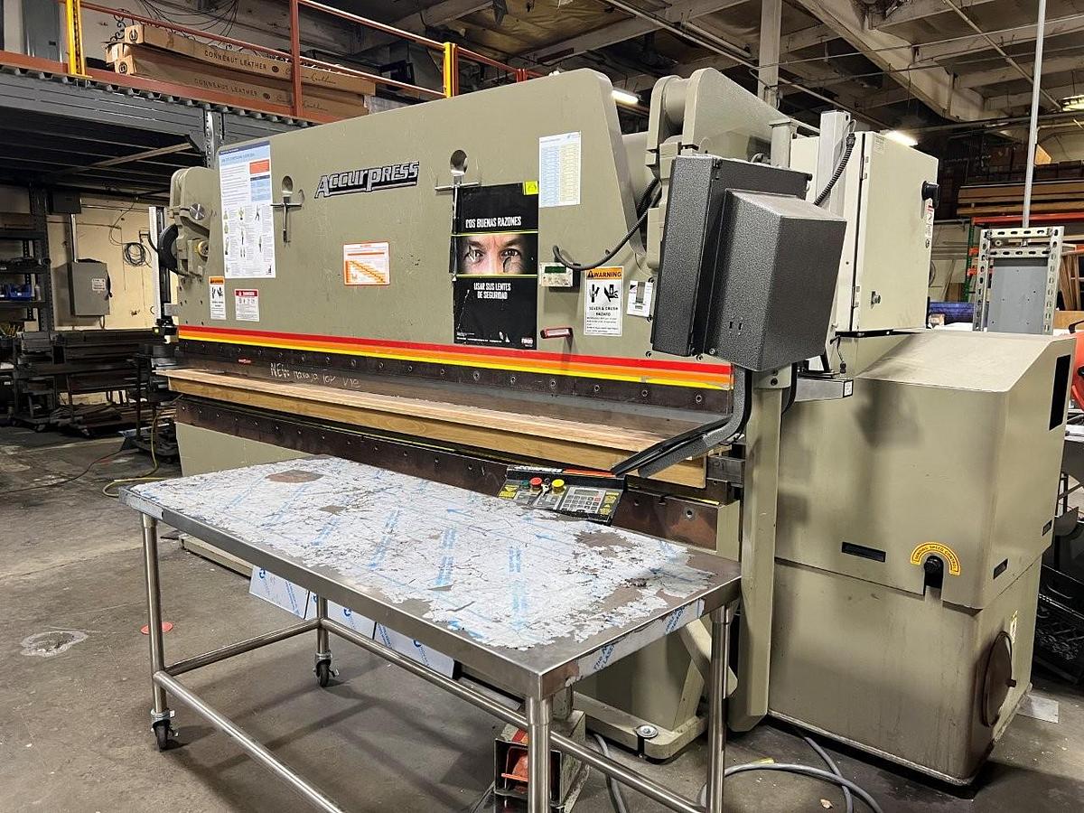 Used 2002 - 175 Ton Accurpress 717512 CNC Press Brake