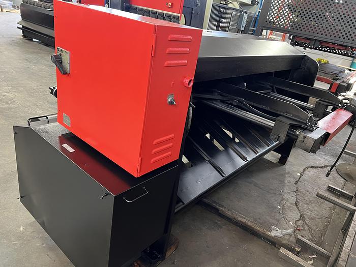 Used 1992 - 1/4" x 6' Amada M-2060 Mechanical Power Squaring Shear