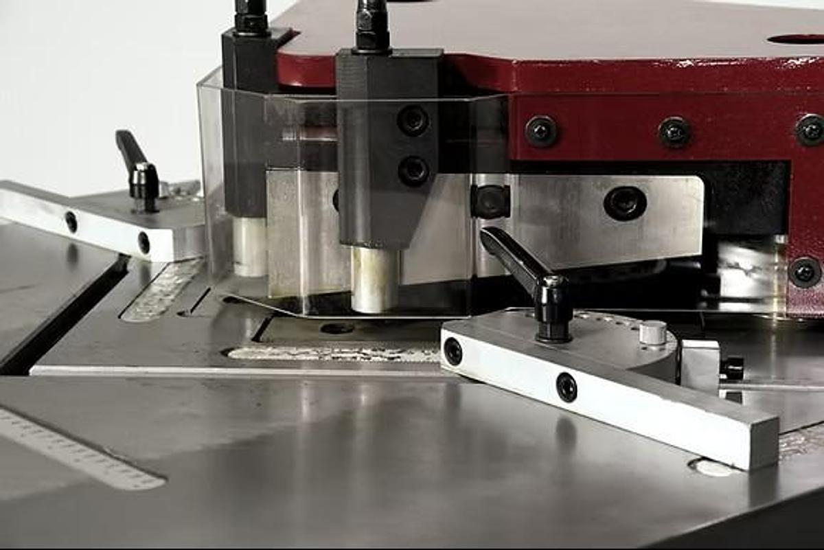 1/4" x 10" GMC HN-25HA Hydraulic Sheet Metal Notcher w/Fixed Angle