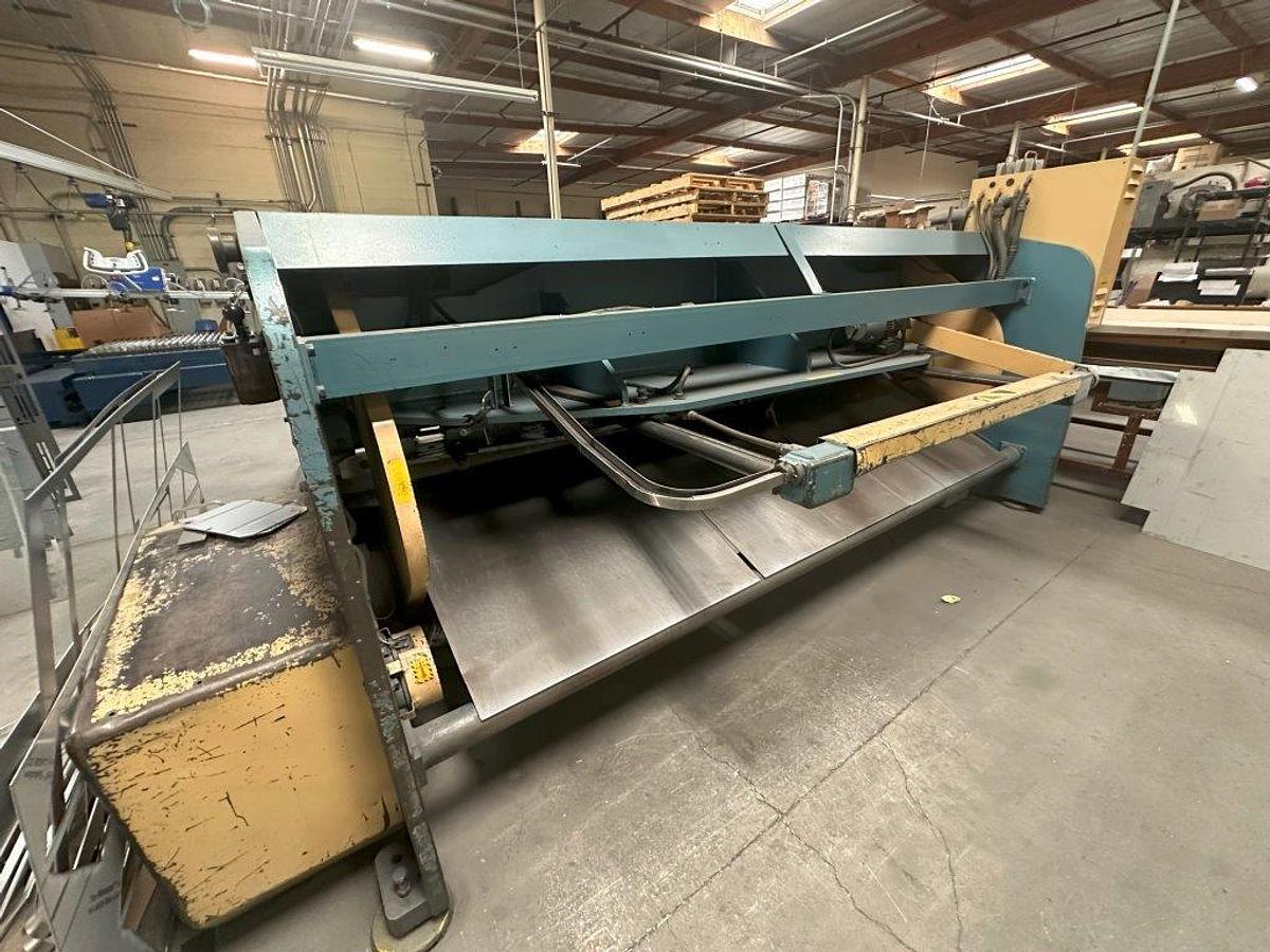 Used 1980 - 3/16" x 10' Amada M-3045 Mechanical Squaring Shear