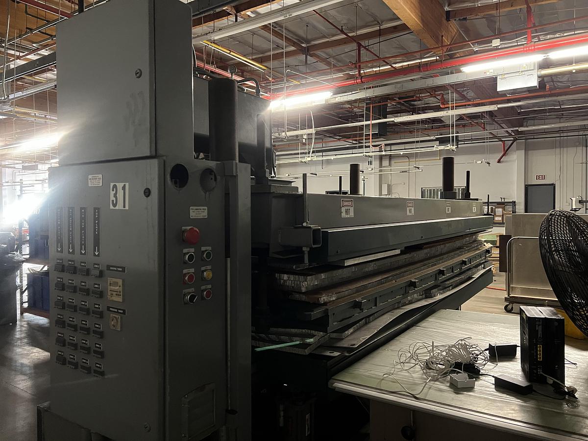 Used 2009 - 130 Ton RTW Laminating Press