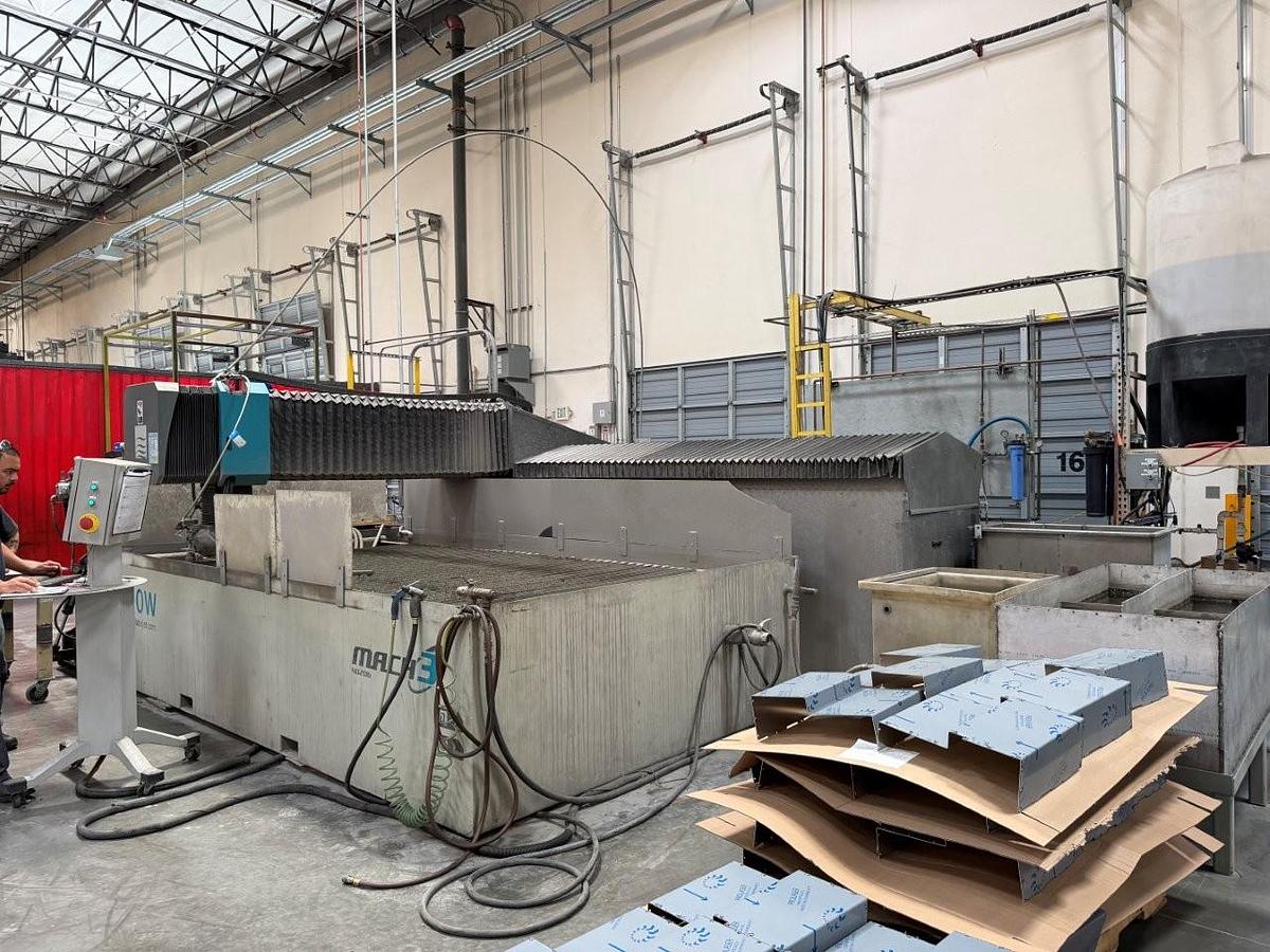 Used 2014 - 6.6' x 13' Flow Mach 4020B CNC Waterjet Cutting System