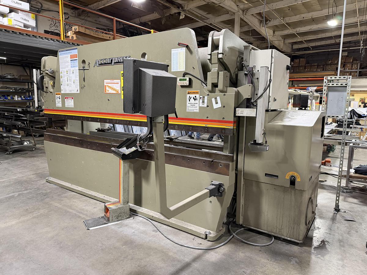 Used 2002 - 175 Ton x 12' Accurpress 717512 CNC Press Brake