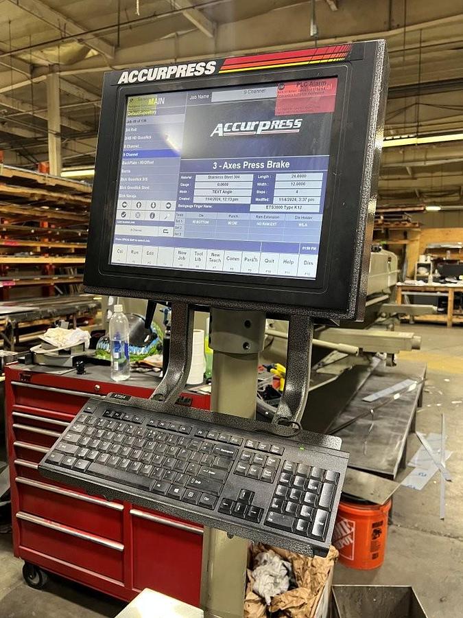 Used 2002 - 175 Ton Accurpress 717512 CNC Press Brake