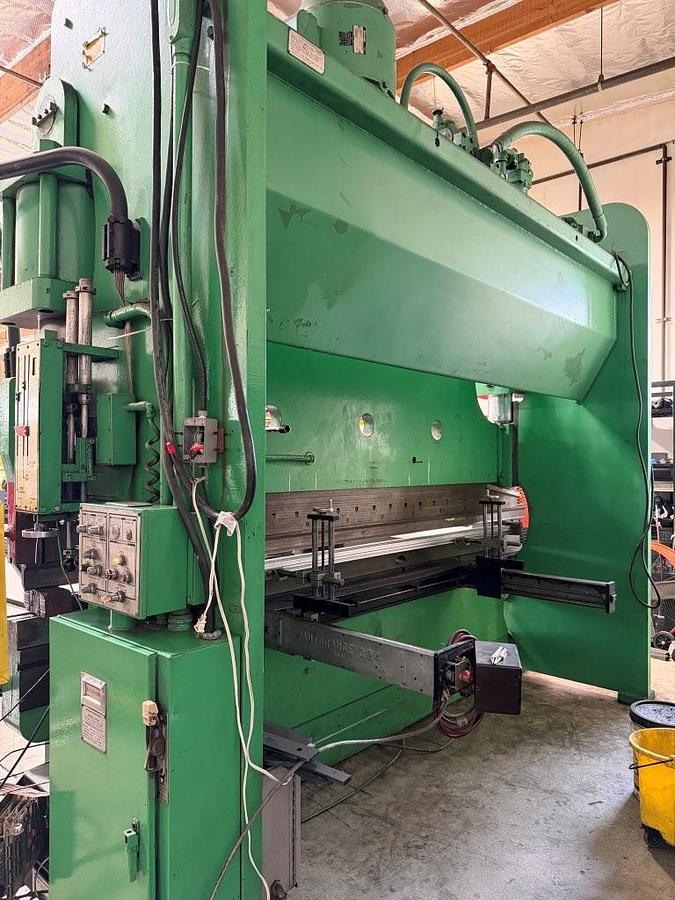 Used 230 Ton x 12' Cincinnati 230CB10 CNC Hydraulic Press Brake