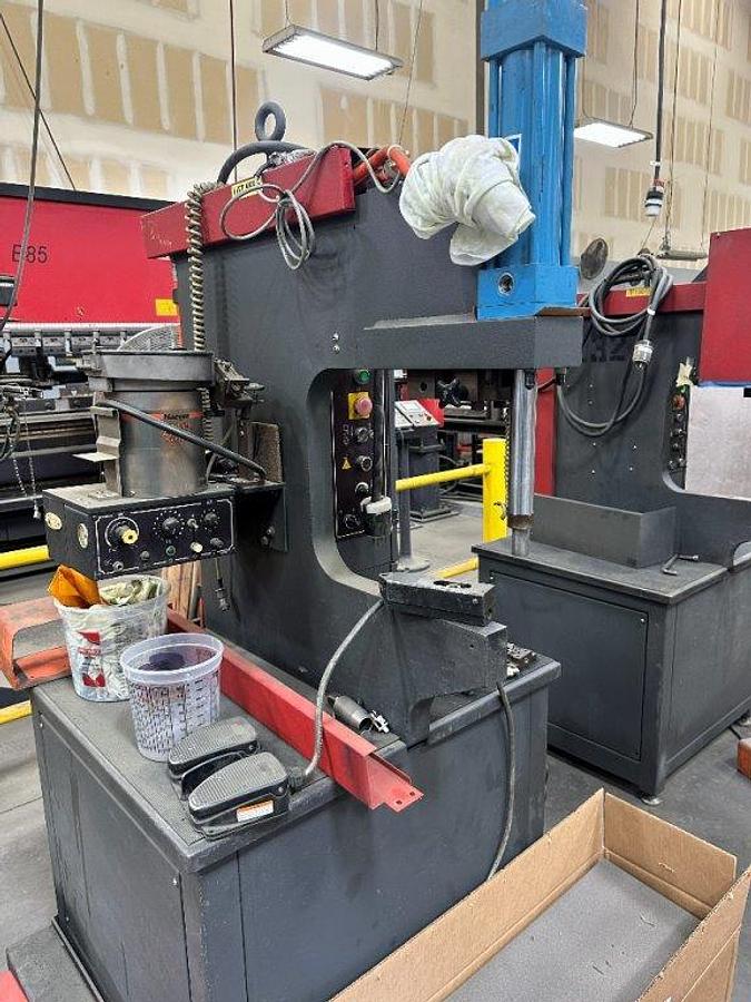 Used 1999 - 6 Ton Haeger 618 Hardware Insertion Press