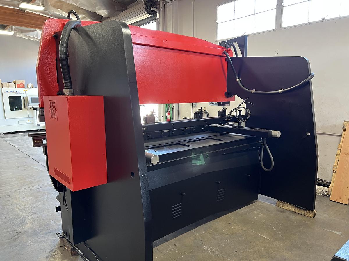 Used 1985 - 138 Ton Amada RG-125 CNC Press Brake