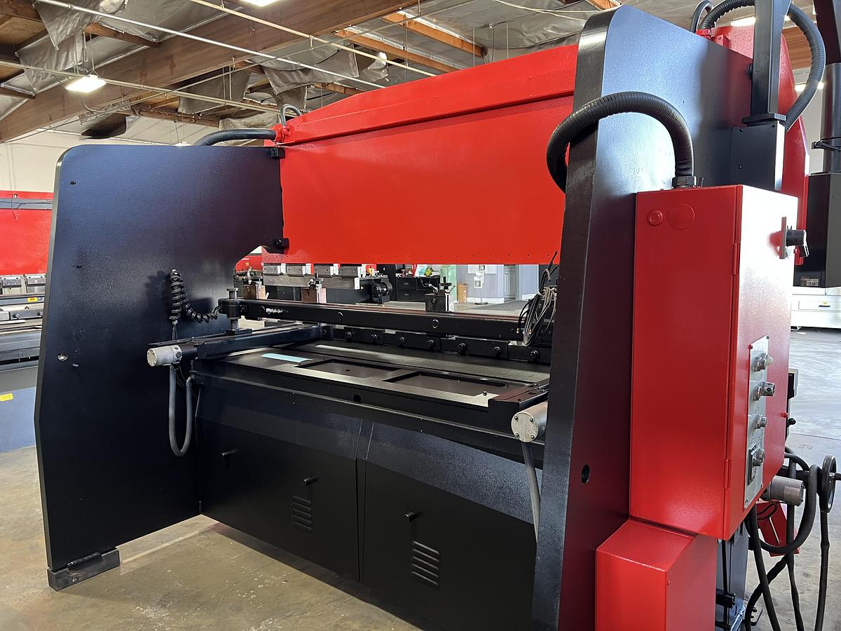 Used 1985 - 138 Ton Amada RG-125 CNC Press Brake